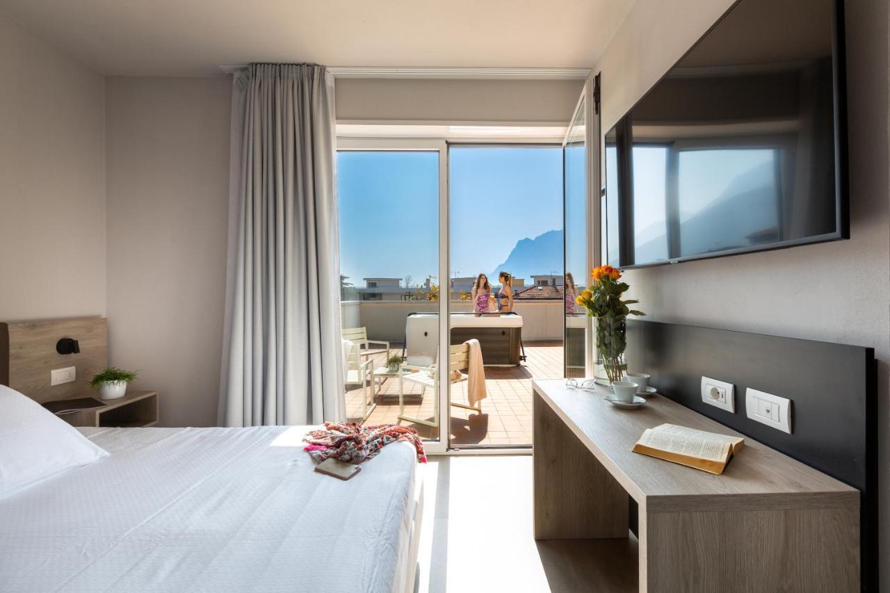 Goti Hotel Torbole Sul Garda Екстер'єр фото